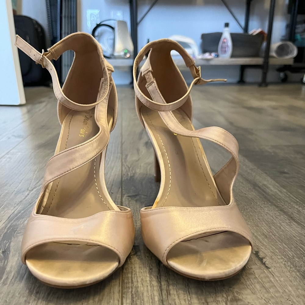 Dream Pairs light pink stilettos size 8.5